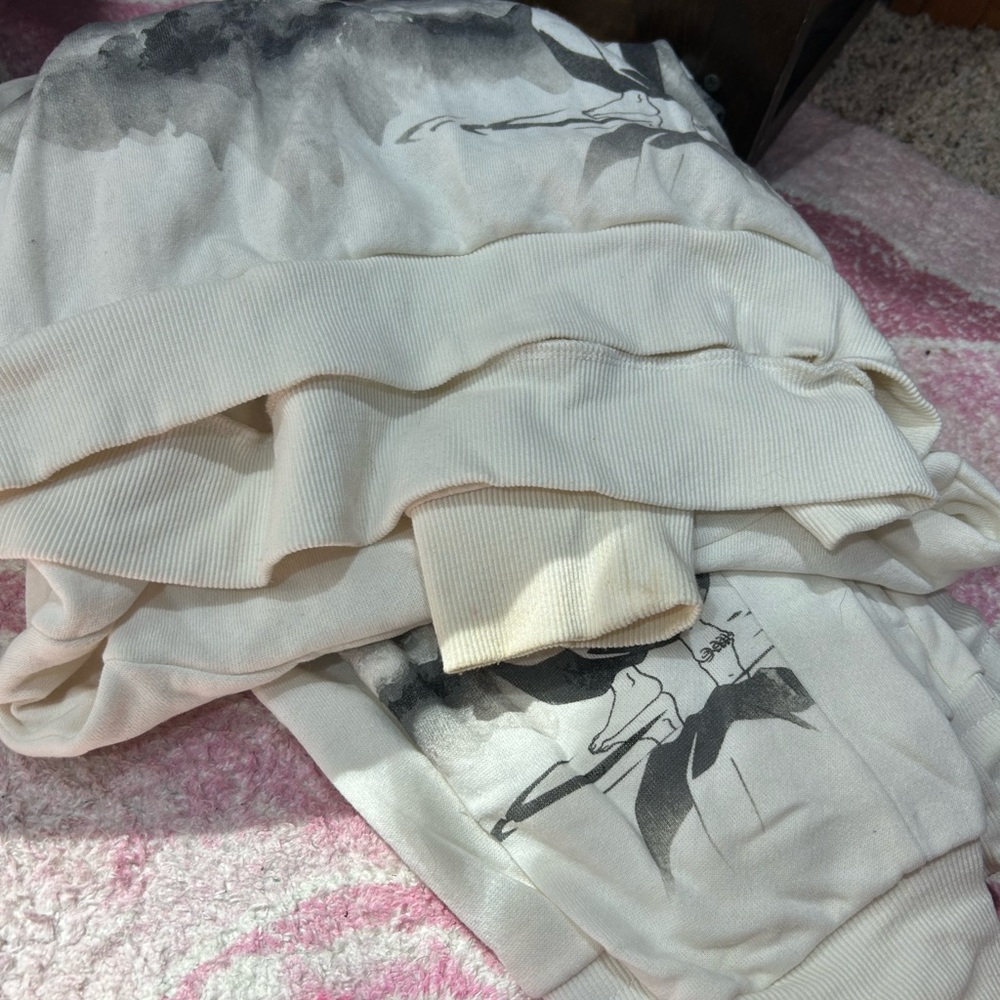 White Graphic Anime Hoodie and Sweatpants with Red Accents InuYasha - Picture 3 of 6